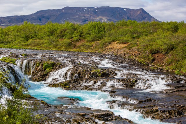 Visiter Brúarárfoss en Islande, la cascade au bleu céleste entre légende et nature préservée
