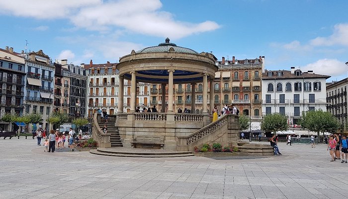 Visitar Pamplona en 1 día para explorar el patrimonio, el casco antiguo y los bastiones históricos