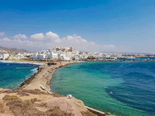 Comparativa completa entre Naxos o Paros para un viaje a las Cícladas en el mar Egeo