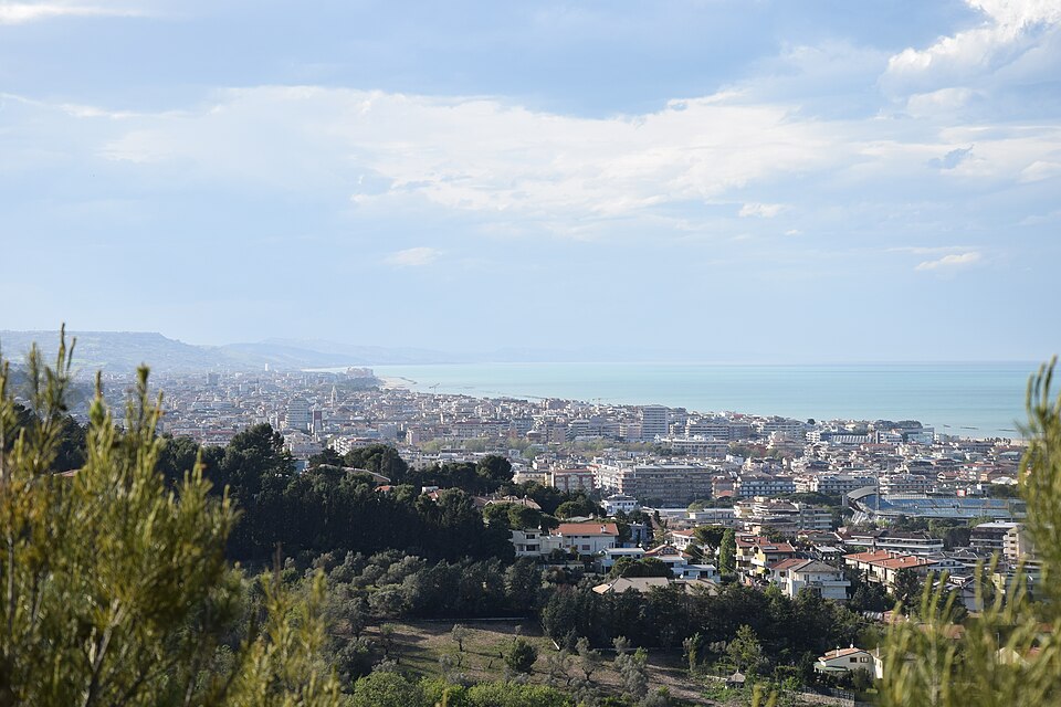Pescara italie entre histoire maritime, quartiers dynamiques et station balnéaire moderne