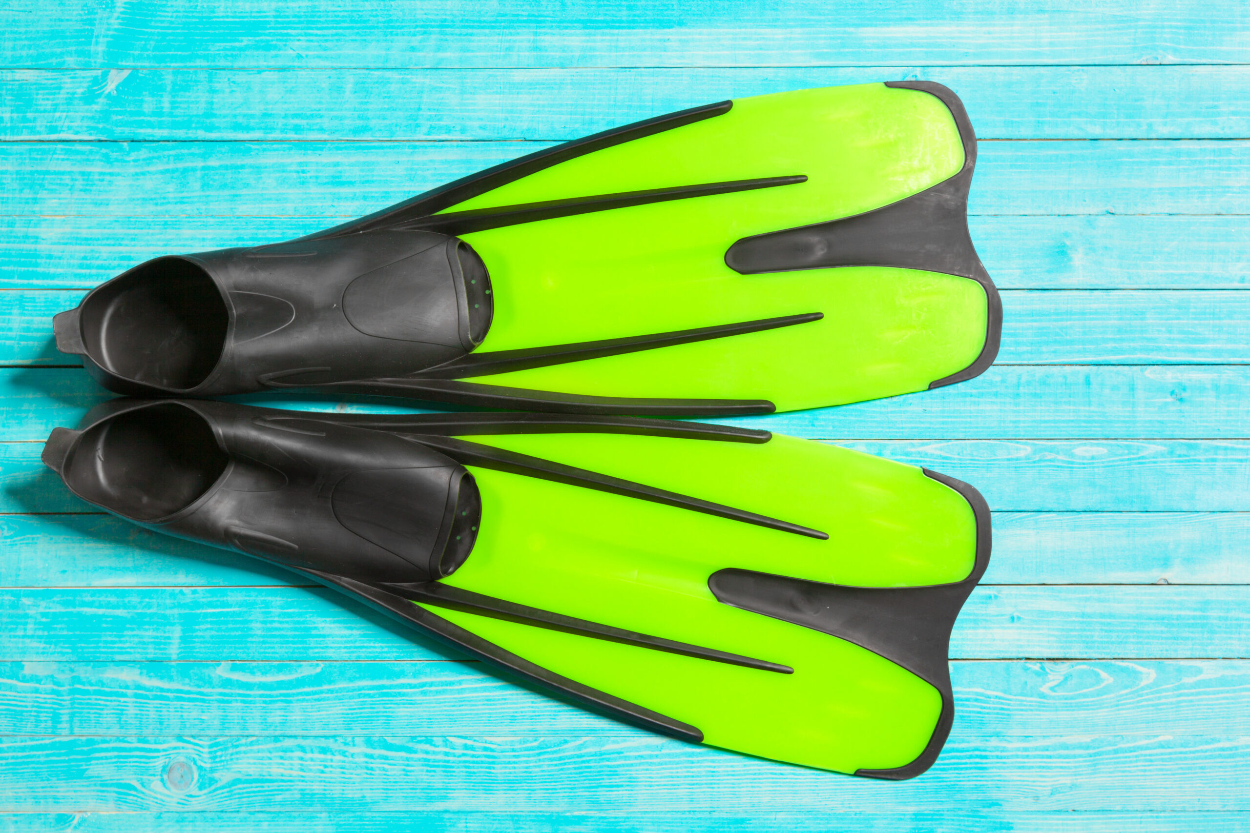 Aletas de buceo: guía de compra para elegirlas bien según su nivel