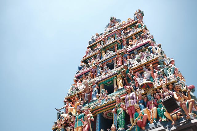 Le temple Sri Maha Mariamman à Bangkok et Kuala Lumpur symbole de tradition hindoue et d’héritage culturel