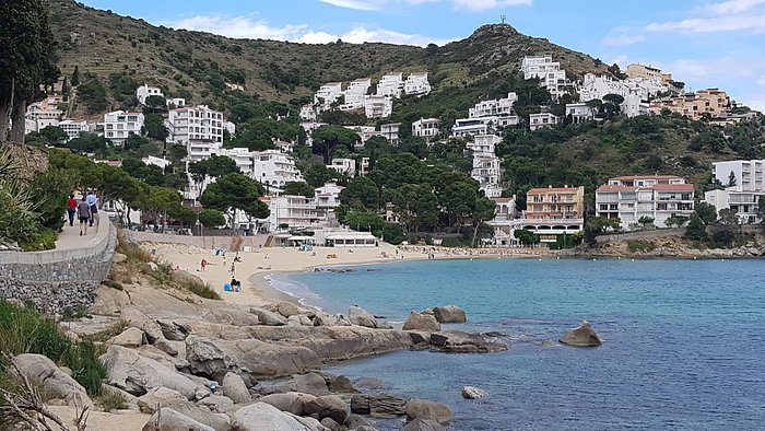 Roses Spain between beaches, coves, and exceptional heritage on the Mediterranean bay of the Costa Brava