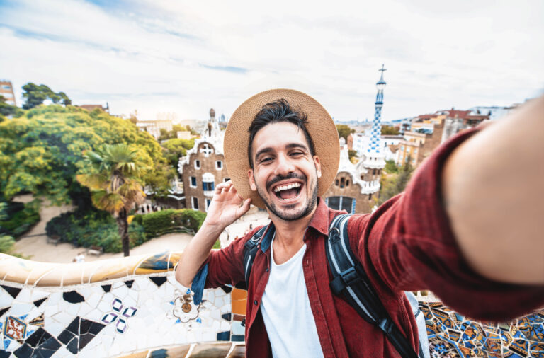Becoming a travel influencer: how to build an engaged community and monetize your content?