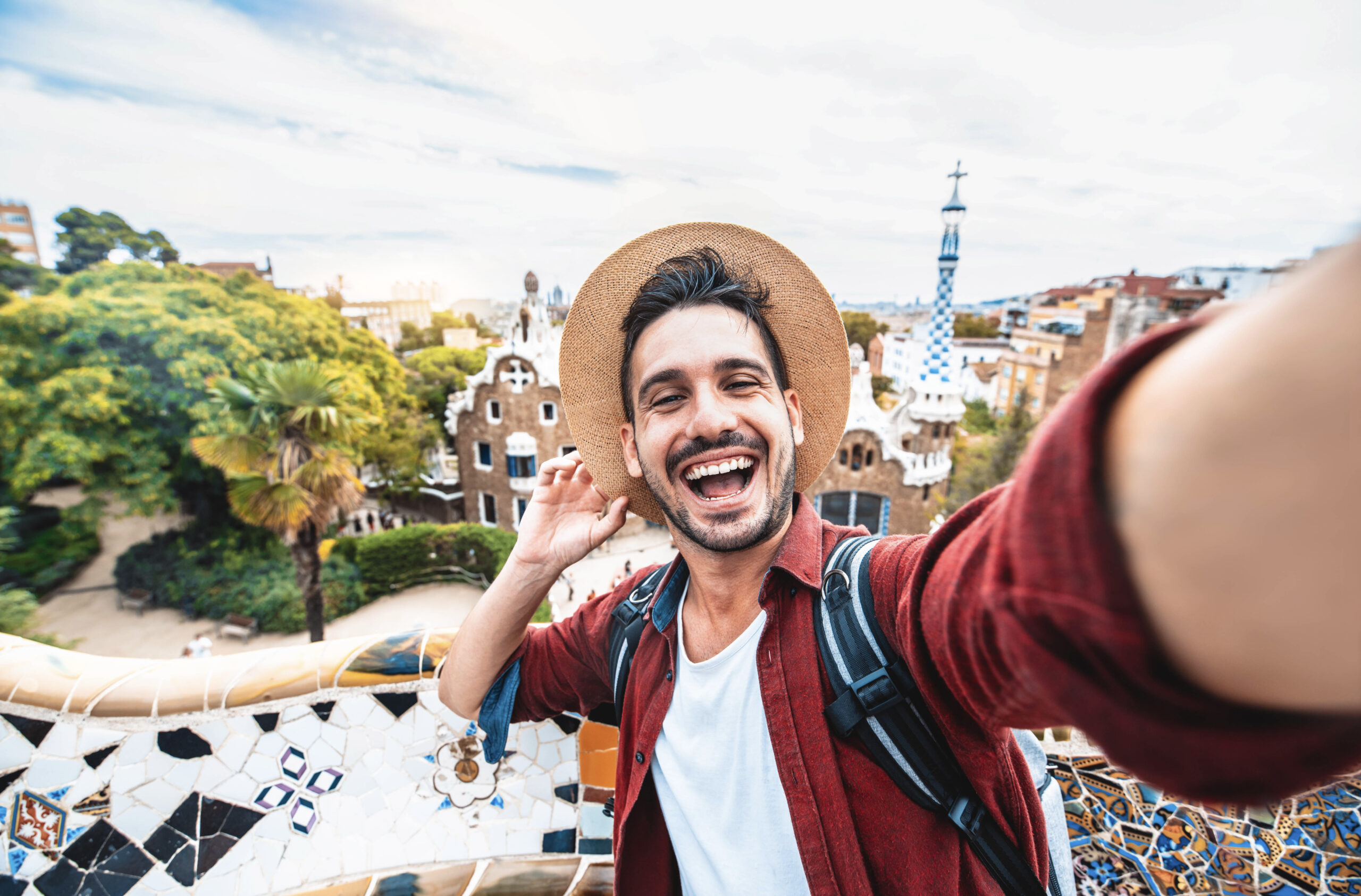 ¿Cómo convertirse en influencer de viajes, construir una comunidad comprometida y monetizar su contenido?