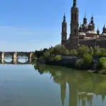Basilique Notre-Dame-du-Pilar au bord de l'Èbre à Saragosse
