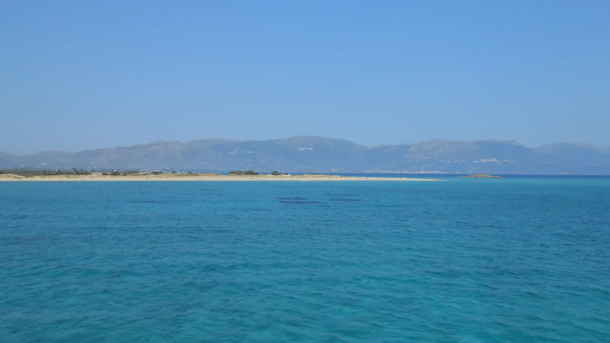 Playa de Pounta, frente a Elafonisos: las ruinas de Pavlopetri descansan bajo estas aguas poco profundas