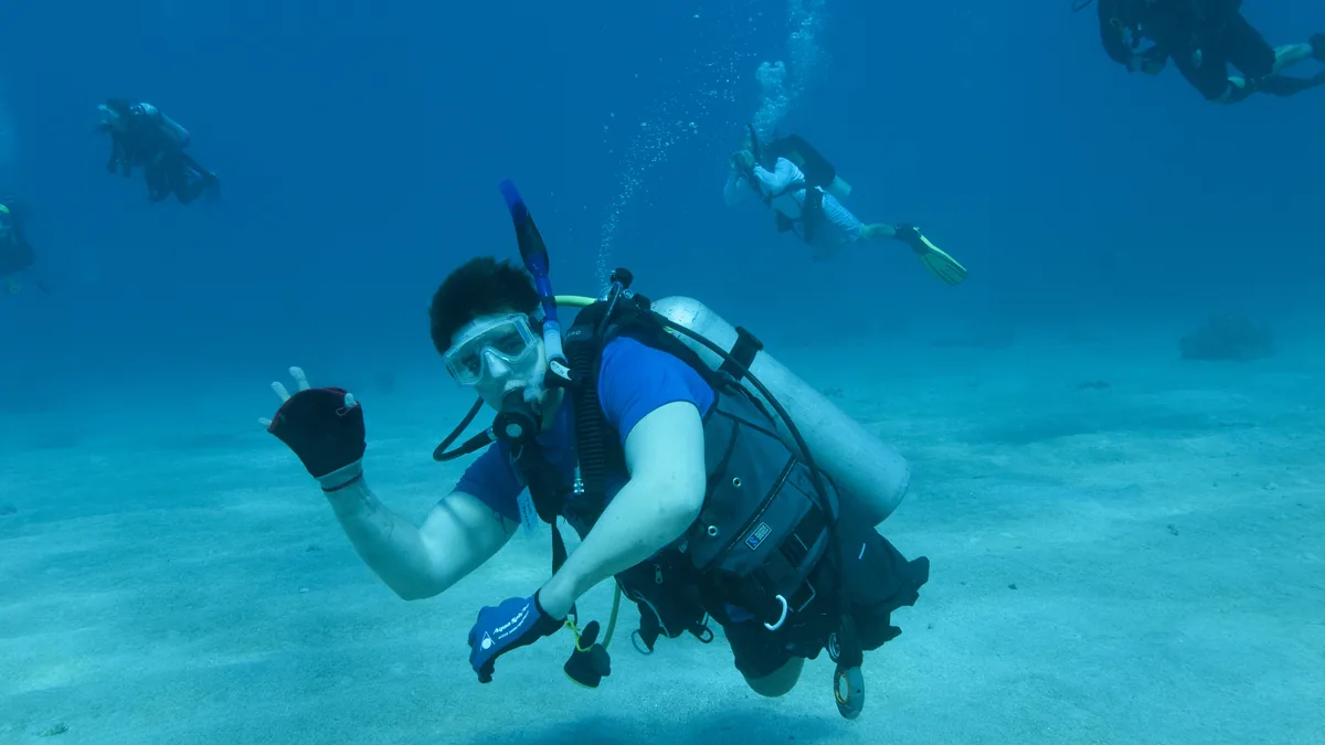 Formación de buceo para personas con discapacidad: supervisar o practicar con una discapacidad