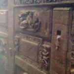 Portique sculpté (paifang) de la cité engloutie de Shi Cheng, au fond du lac Qiandao